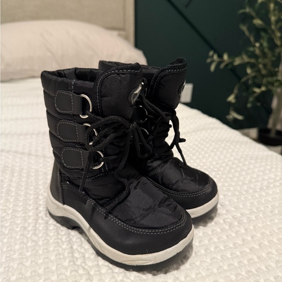 Toddler snow boots size 7 - Picture 1 of 7